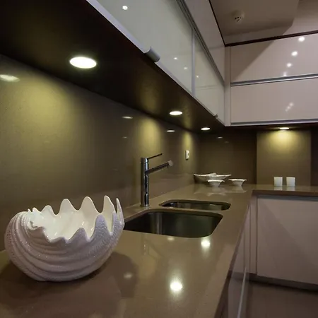 White Crystal Beachfront Appartement