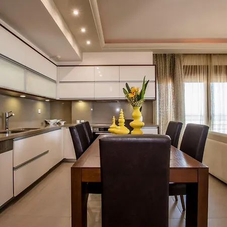 White Crystal Beachfront Appartement