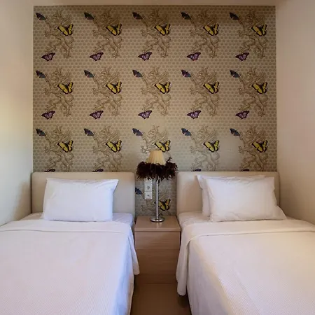 White Crystal Beachfront Goúrnes