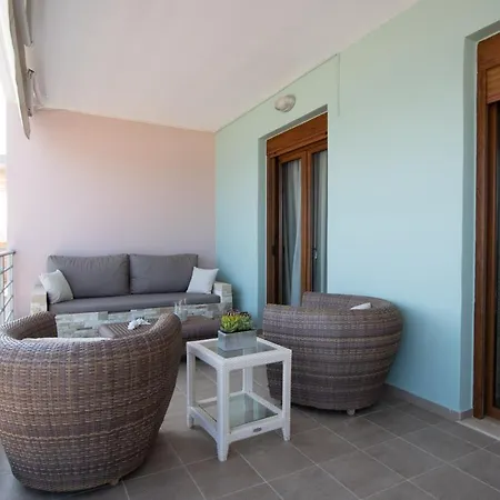 White Crystal Beachfront Appartement *