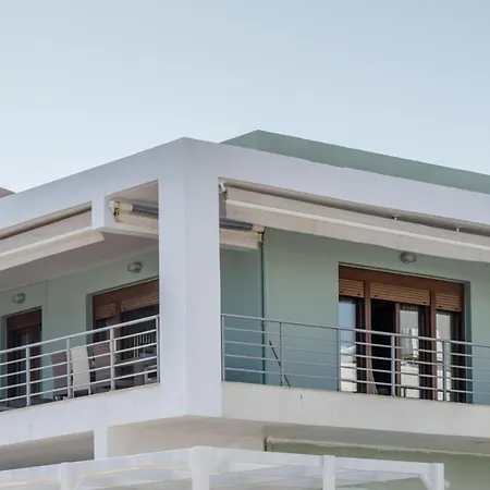 White Crystal Beachfront Apartamento Goúrnai